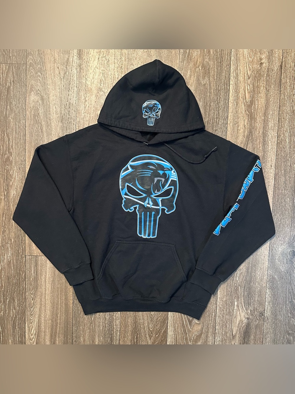 Men’s Carolina Panthers punisher print blue and black hoodie Sz M